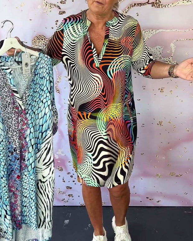 Renata | Sukienka z dekoltem w szpic i eleganckim dołem